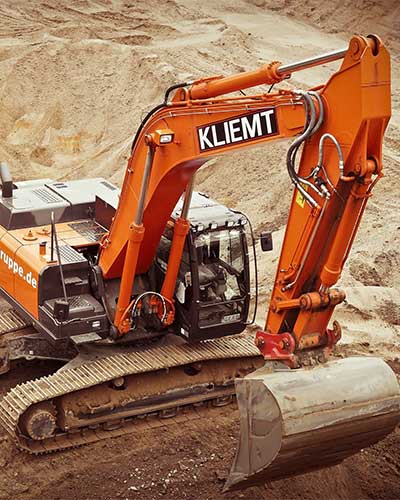 Tracked excavator hydraulic and mechanical systems